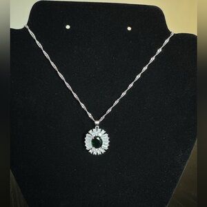 Elegant Silver and Green Pendant Necklace